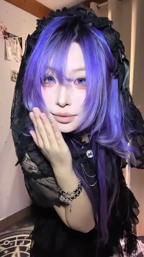 Iris hair color
